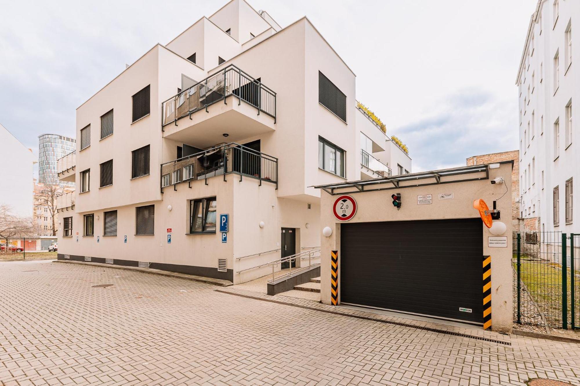 ברטיסלאבה Skau 1 Old Town Family & Business Apartment Free Parking מראה חיצוני תמונה
